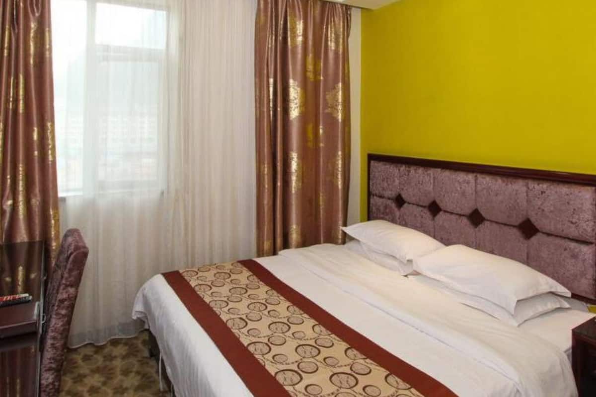 1 bedroom, desk, blackout curtains, free WiFi