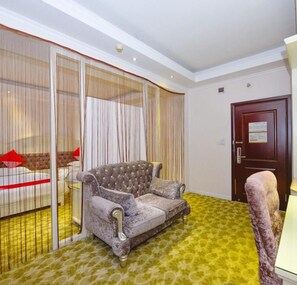 Business Twin Room, Mountain View | 1 bedroom, desk, blackout curtains, free WiFi - Yangshuo Tianlun Hotel (Guilin)