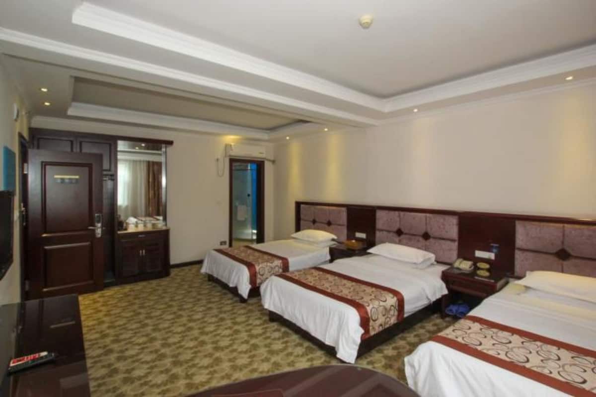 1 bedroom, desk, blackout curtains, free WiFi