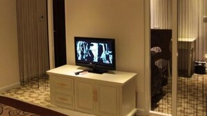 Business Double Room, Mountain View | 1 bedroom, desk, blackout drapes, WiFi (free) - Yangshuo Tianlun Hotel (Guilin)
