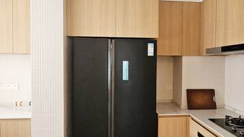 Superior Suite | Private kitchen | Microwave, stovetop, paper towels
