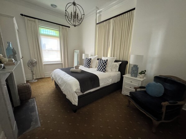 4 bedrooms, internet, bed sheets