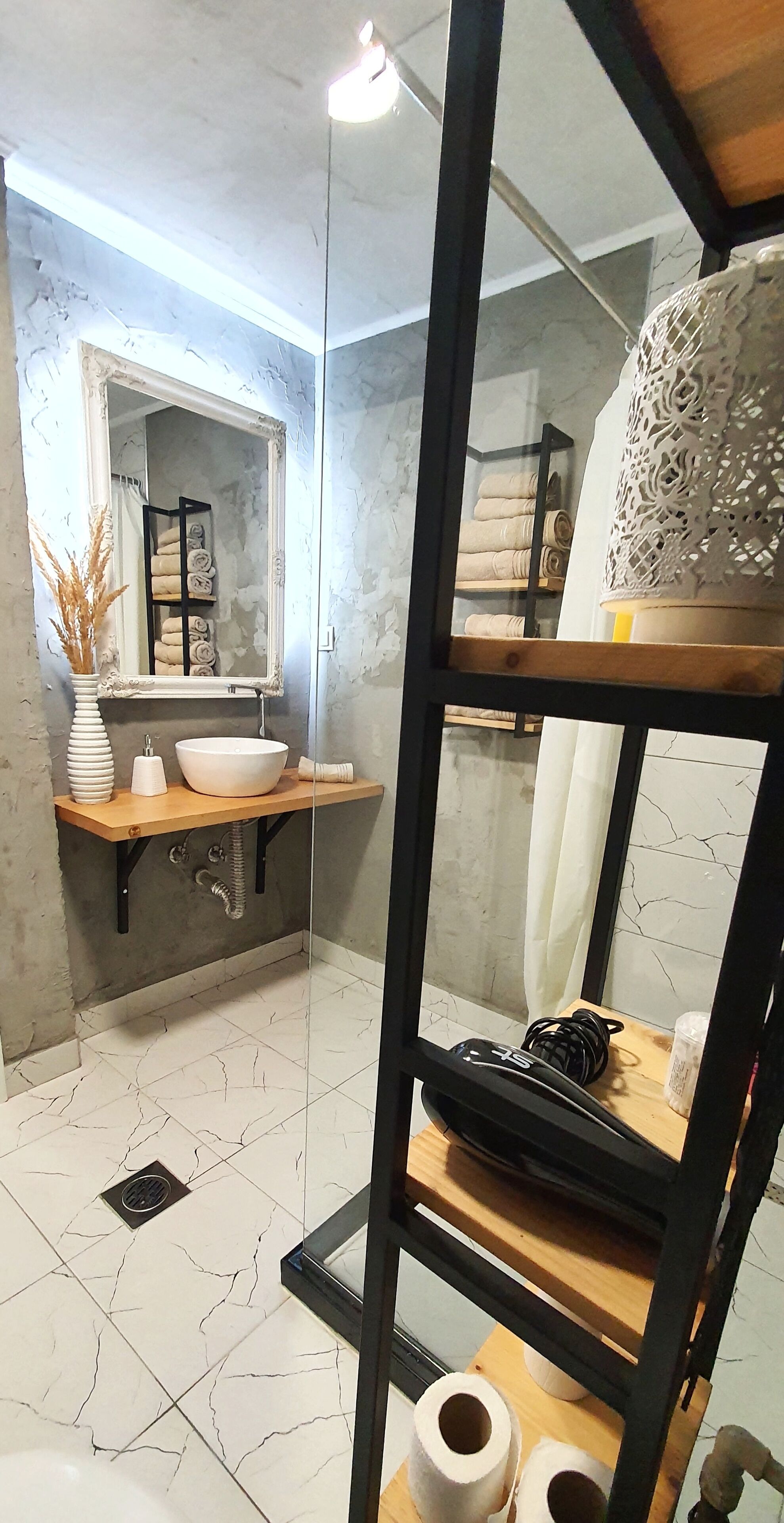 Hair dryer, towels, shampoo, toilet paper