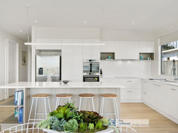 Basic House | Private kitchen - Pukeko Beach House (Rhyll)