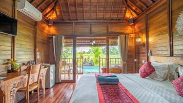 1 Bedroom Villa with Pool View | Desk, iron/ironing board, free WiFi, bed sheets