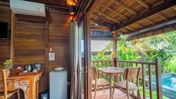1 Bedroom Villa with Pool View | Terrace/patio