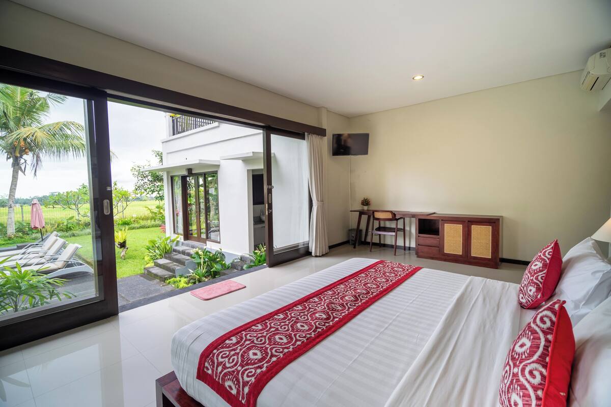 3 Bedrooms Villa with Pool View | 書桌、熨斗/熨衣板、免費無線上網、床單
