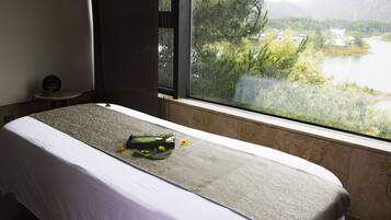 Grand villa, uitzicht op meer | Veranda