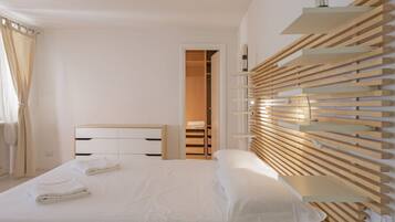 2 bedrooms, desk, iron/ironing board, internet