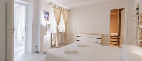 2 chambres, bureau, fer et planche à repasser, accès Internet