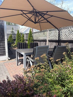 Outdoor dining - West End Tiny House with Private Patio (Provincetown)