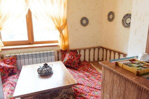 42-inch Smart TV with satellite channels, TV, heated floors - Orbita Boutique Hotel (Shymkent)