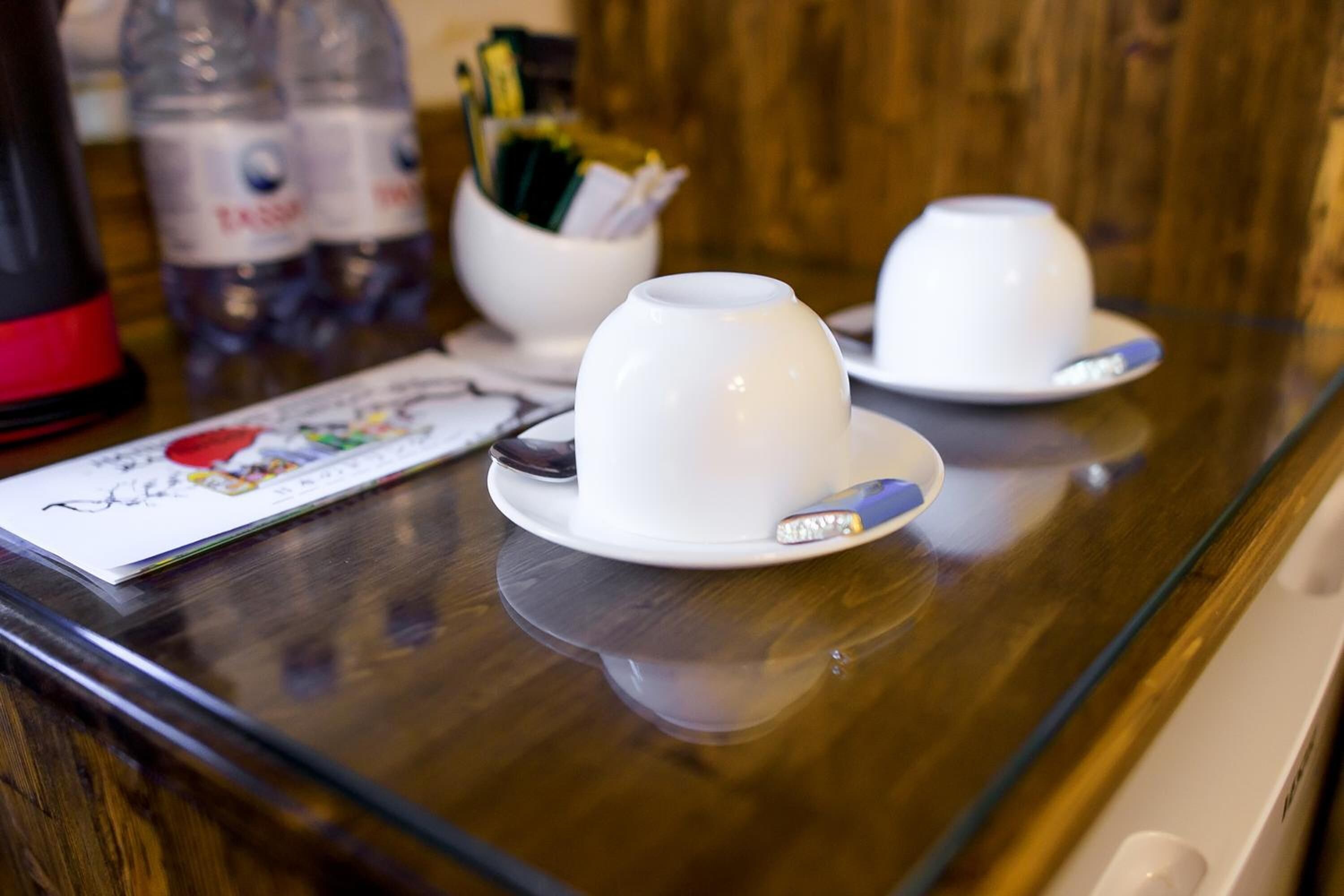 microwave, electric kettle