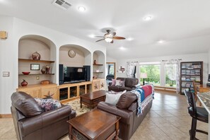 TV connectée, lecteur de DVD, vidéothèque, chaîne hi-fi