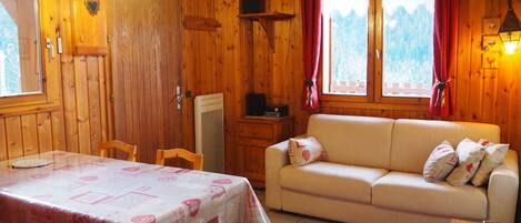 Fernseher, Bücher, Stereoanlage