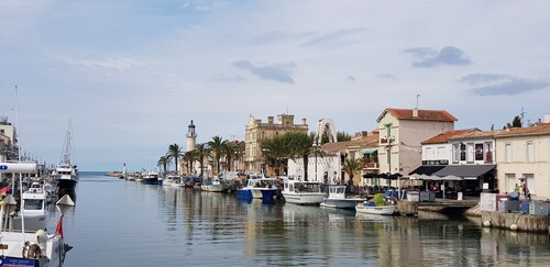 Very bright villa standing 5 minutes walk from the beach 