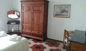 6 habitaciones, tabla de planchar con plancha y wifi gratis 