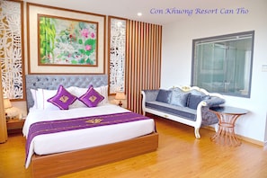 Habitación doble Deluxe | Minibar, caja de seguridad en la habitación y escritorio