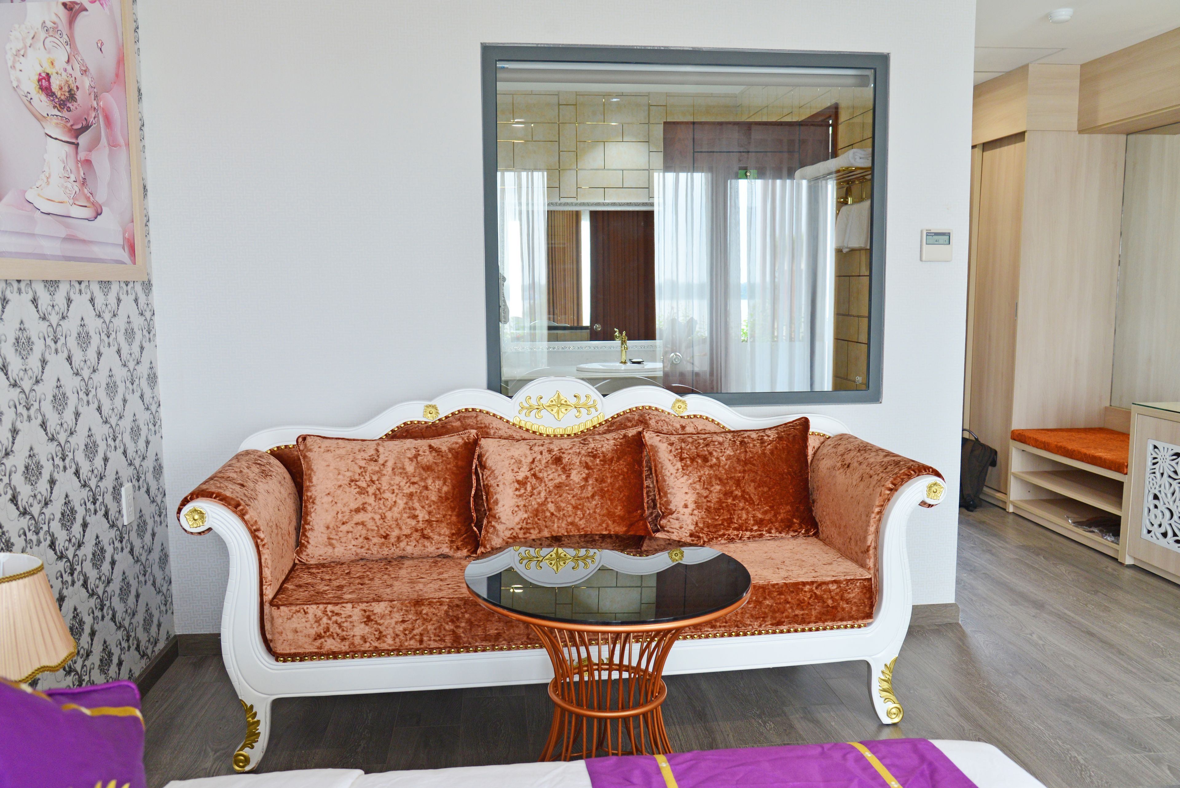 suite | minibar, in-room safe, desk, laptop workspace