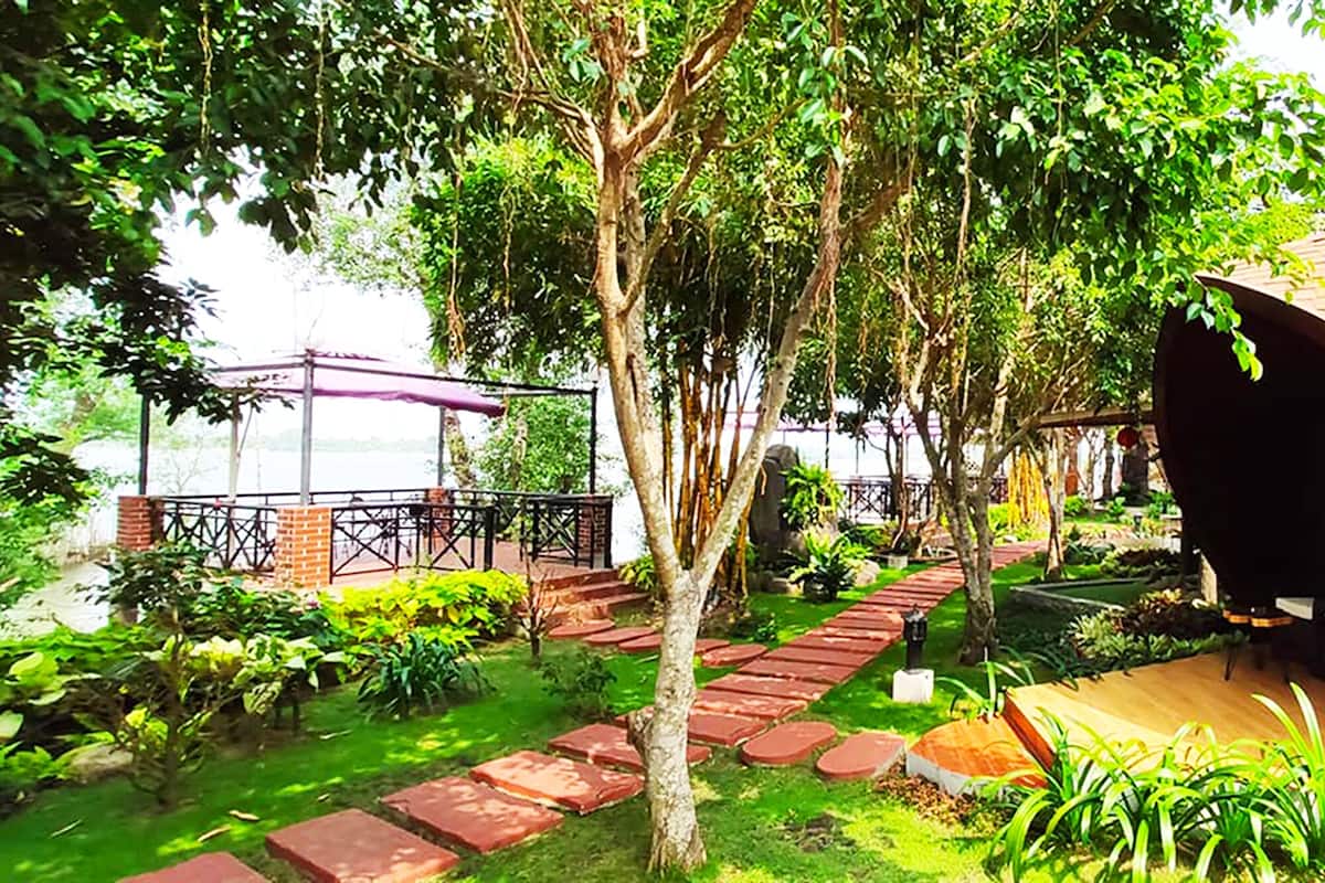 Double Bungalow With River View | Minibar, in-room safe, desk, laptop workspace