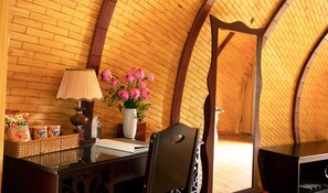 Minibar, in-room safe, desk, laptop workspace - Con Khuong Resort Can Tho (Can Tho)