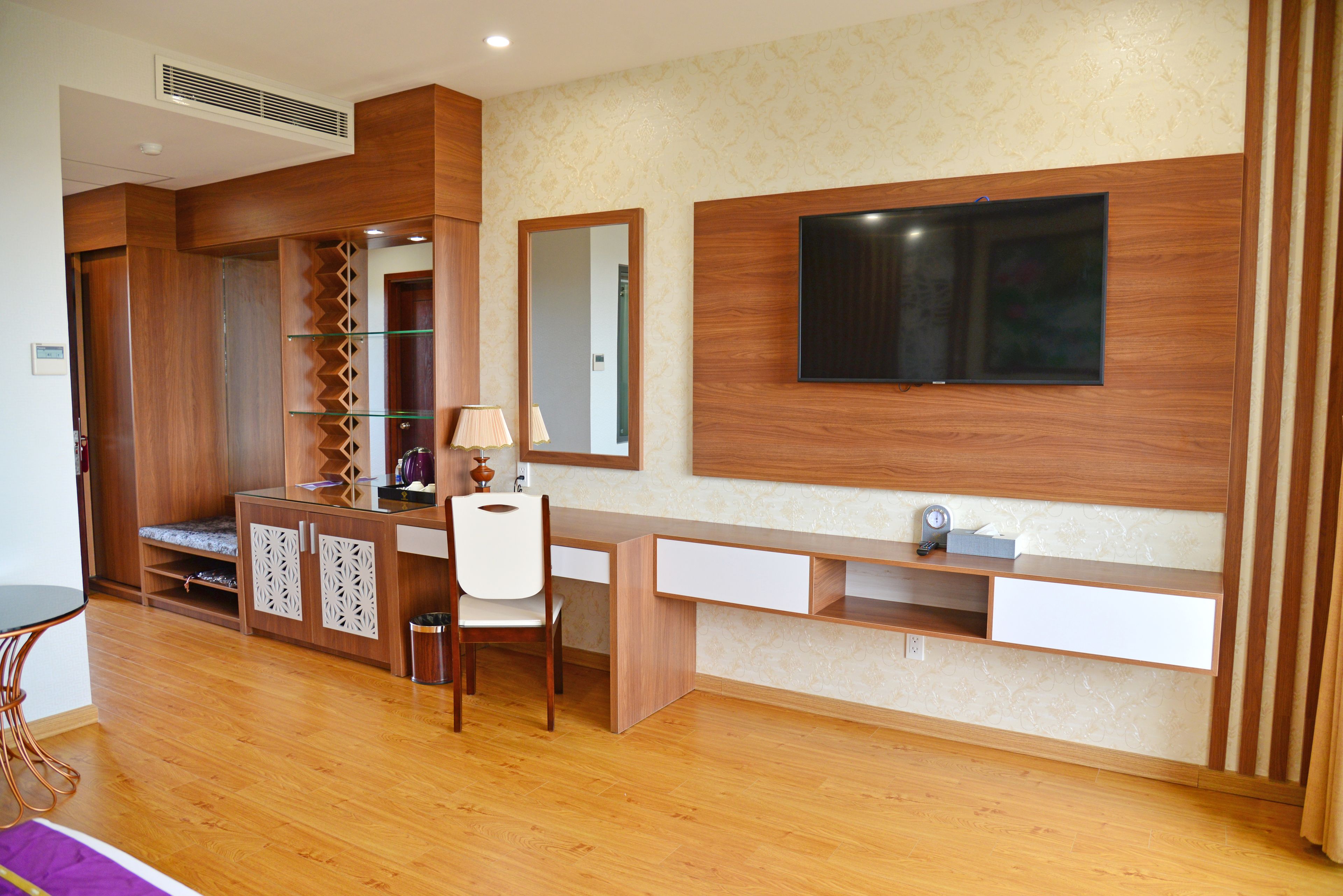 minibar, in-room safe, desk, laptop workspace