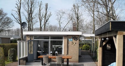 Descanso, chimenea, mar, eso es lo que nuestro bungalow de vacaciones puede ofrecerle.