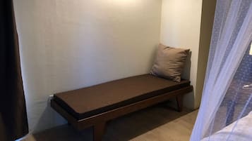 Biệt thự, quang cảnh vườn | Két bảo mật tại phòng, bàn, màn/rèm cản sáng, phòng cách âm
