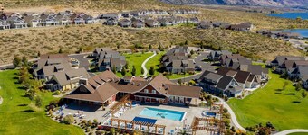 Lake Osoyoos, Apex Skiing & Wine tasting vacations, Snowbirds rental specials.