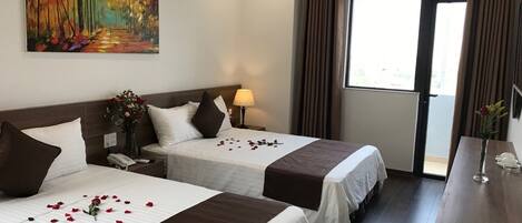 Panoraamahuone, parveke, kaupunkinäköala | Minibaari, äänieristys, ilmainen Wi-Fi, vuodevaatteet