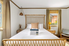 2 bedrooms, iron/ironing board, WiFi