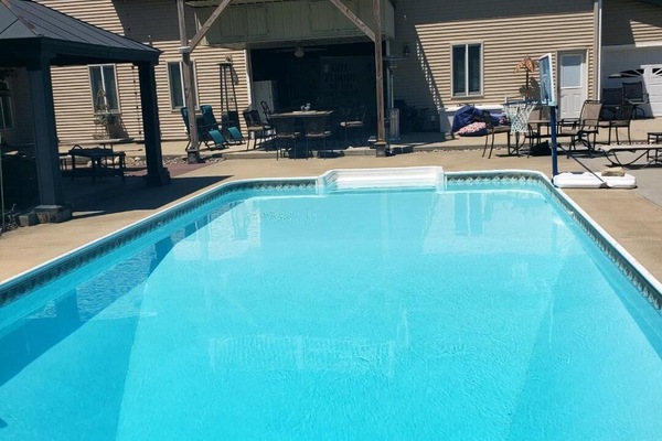 Piscina coberta i piscina a l'aire lliure