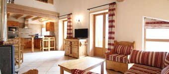 Spacious 10-Person Duplex Apartment in Heart of Lanslebourg, Val-Cenis