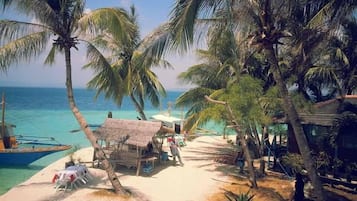 Trên bãi biển