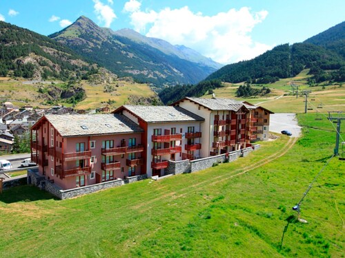 Cozy apartment for 4, ski-in/ski-out, balcony and Wifi