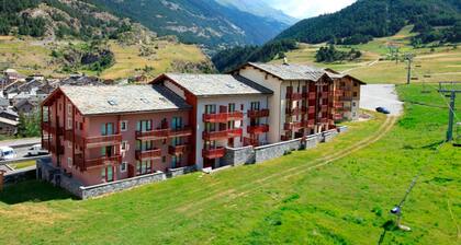 Cozy apartment for 4, ski-in/ski-out, balcony and Wifi