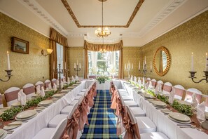 Banquet hall - Victorian Mansion, fully refurbished, sleeps 24 guests in 12  ensuite bedrooms (Carnoustie)