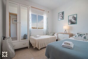 4 chambres, fer et planche à repasser, Wi-Fi gratuit