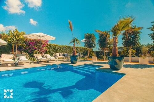 Villa LADERA by Abahana Villas