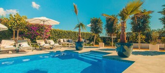 Villa LADERA by Abahana Villas