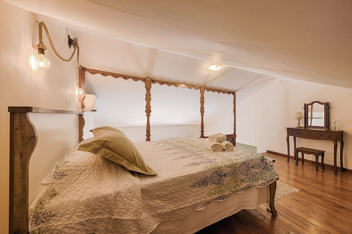 Apartment, 1 Bedroom | 1 bedroom, blackout curtains, soundproofing, iron/ironing board