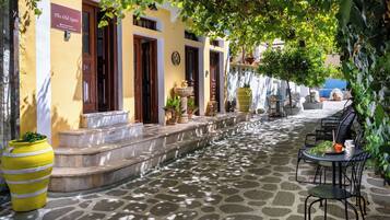 Mörkläggningsgardiner, ljudisolering och strykjärn/strykbräda