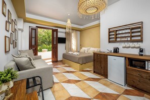 Studio, 1 Queen Bed with Sofa bed | Blackout drapes, soundproofing, iron/ironing board, free WiFi - The Old Symi (Symi)