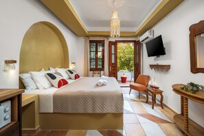 Studio | Blackout drapes, soundproofing, iron/ironing board, free WiFi - The Old Symi (Symi)