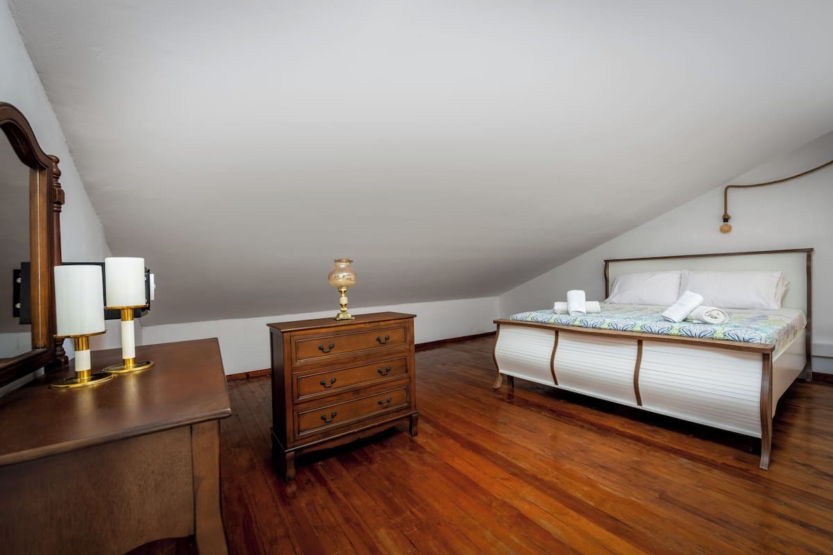 Appartement, 1 chambre | Rideaux occultants, chambres insonorisées, fer et planche à repasser