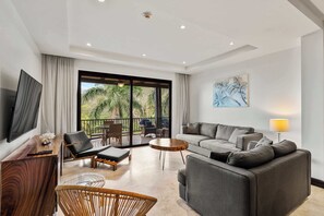 TV, offices - Bright Retreat | Pool, Concierge &  Beach Access (Playa Ocotal)