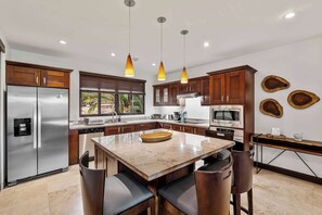 Fridge, microwave, oven, stovetop - Bright Retreat | Pool, Concierge &  Beach Access (Playa Ocotal)