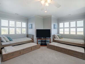 4 bedrooms, iron/ironing board, free WiFi, bed sheets