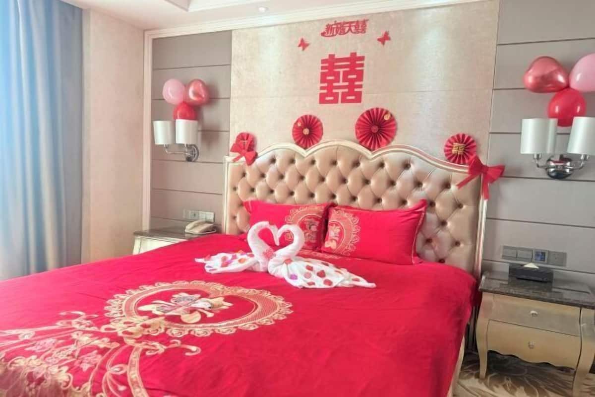 1 bedroom, minibar, in-room safe, desk