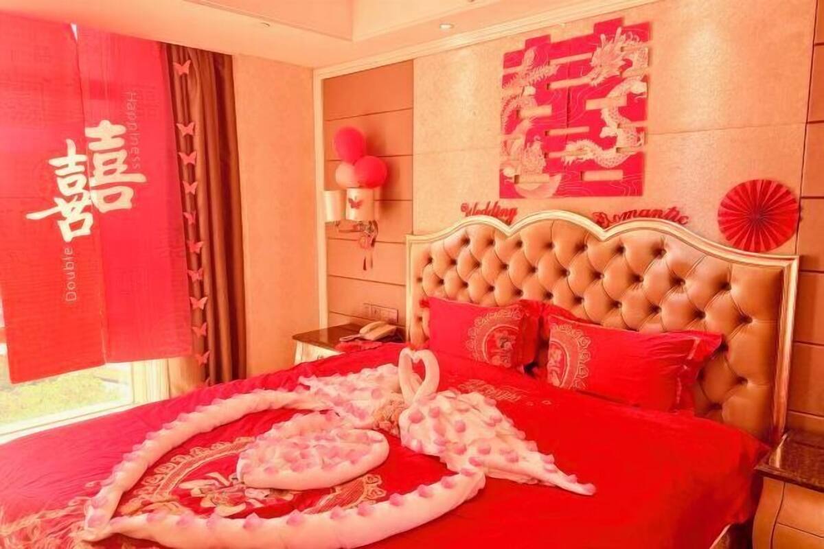 Minibar, in-room safe, desk, blackout drapes